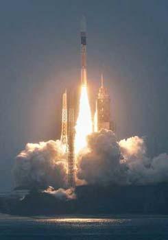 H-2A rocket No. 15 (H-2A F15) carrying Japan Aerospace Exploration Agency (JAXA) Greenhouse Gases Observing Satellite (GOSAT), known as "Ibuki" in Japan, blasts off from the southern island of Tanegashima Jan. 23, 2009.(Xinhua/Reuters Photo)