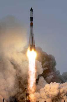The Progress M-66 rocket takes off on a cargo mission to the International Space Station (ISS) from the Baikonur space centre, Feb. 10, 2009.(Xinhua/AFP Photo)