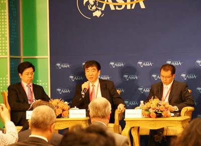 Xi Guohua (Center) speaks at the 2009 Boao Forum of Asia in Hainan Province on April 18. (Photo: china.org.cn)