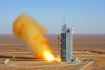 Yaogan IV, a remote sensing satellite, is lifted off on a Long March-2D carrier rocket from the Jiuquan Satellite Launch Center in northwestern Gansu Province December 1, 2008. [CFP]