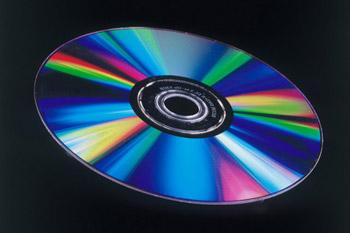 U.S. researchers on Monday announced a breakthrough in optical storage technology which they said may result in the development of 500-gigabyte single disc with the capacity of 100 standard DVDs.