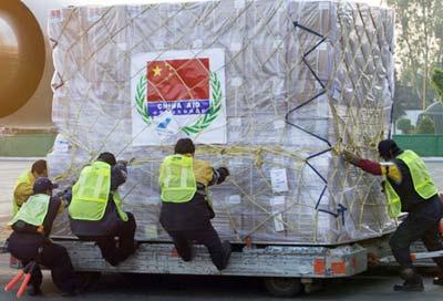 A cargo plane of China Southern Airlines ferrying the second load of China-donated relief supplies to help Mexico battle an outbreak of Influenza A/H1N1 landed at a Mexico City airport, May 4, 2009. (Xinhua Photo)