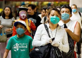 People wear surgical masks in Mexico city, May 3, 2009. Mexican Health Minister Jose Angel Cordova Villalobos late Sunday raised the death toll of the A/H1N1 flu to 22 and the number of infected cases to 568 in the country. (Xinhua/AFP Photo)