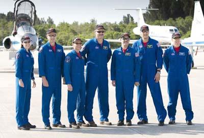 The crew of the space shuttle Atlantis STS-125 (L to R) mission specialist's Megan McArthur, Michael Good, pilot Gregory Johnson, commander Scott Altman, mission specialist's John Grunsfeld, Michael Massimino and Andrew Feustel stand for a group photo after arriving at the shuttle landing facility at Kennedy Space Center in Cape Canaveral, Florida May 8, 2009. (Xinhua/Reuters Photo)