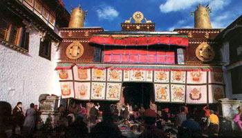 Located in the center of the ancient city of Lhasa, the Jokhang Monastery was built in the seventh century by Songtsan Gambo, the Tang Princess Wen Cheng and Nepalese Princess Bhrikuti.