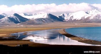 Nam Co is the highest lake in the world and is 4,718 meters above sea level. It is 72 kilomters long from east to west and 30 kilometers wide from south to north. 