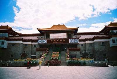 The Tibet Museum is located at the southeast corner of the Norbulingka Road in Lhasa. It is the first large-sized comprehensive modern museum in the Tibet Autonomous Region