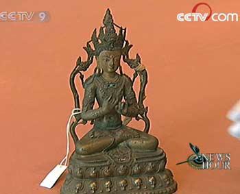 This is a Buddha statue made in the 13th or 14th century in the Yuan Dynasty.