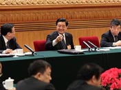 Dirigentes chinos participan en deliberaciones sobre informe legislativo