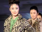 Star au défilé de mode - Kelly Chen  [Vidéo]