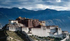 <center><b>50 ans de réforme démocratique au Tibet - Chapitre II: le temps des réformes</b></center> <center><a></a><font color=blue><b>Vidéo:</b></font> <a href=http://xizang.cctv.com/20090326/100686.shtml><em><font color=blue>500k</font></em></a>,<a href=http://xizang.cctv.com/20090326/100679.shtml><em><font color=blue>700k</font></em></a><br><a></a><font color=blue><b>Télécharger:</b></font> <a href=http://xizang.v.cctv.com/2009/03/xizang_null_20090326_2_wmv700.wmv><em><font color=blue>700k</font></em></a>,<a href=http://xizang.v.cctv.com/2009/03/xizang_null_20090326_2_wmv2M.wmv><em><font color=blue>2m</font></em></a></center>