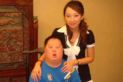 舟舟父亲首度公开回应神秘女事件神秘女子将成为舟舟戏中妹