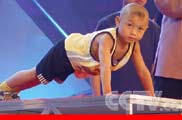 人小劲不小<a href=mms://winmedia.cctv.com.cn/xiangtiaozhanma/2006/05/xiangtiaozhanma_300_20060502_5.wmv><font color=FF0000>视频</font></a>