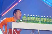 “吹”出世界水平<a href=mms://winmedia.cctv.com.cn/xiangtiaozhanma/2006/05/xiangtiaozhanma_300_20060502_1.wmv><font color=FF0000>视频</font></a>
