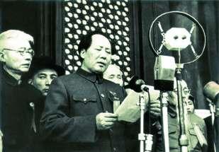 1 октября 1949 г. в Пекине на площади Тяньаньмэнь Председатель Мао Цзэдун провозглашает образование Китайской Народной Республики.